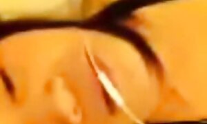 فيديو إباحي الهواة أحمر جدا يؤديها منفردا على كاميرا ويب سكسي مجارم